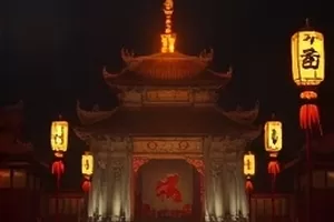 纪录片《旧唱片行》封面，架子上排列着黑胶唱片
